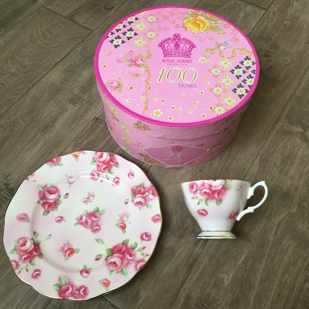 Royal Albert 100 Years 1980 Rose Blush Teacup & Plate in Gift Box